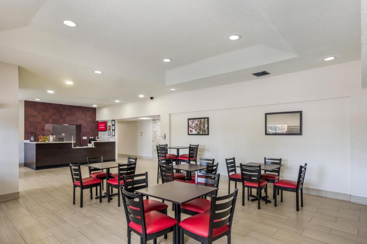 Red Roof Inn Plus+ & Suites Savannah - I-95 Экстерьер фото